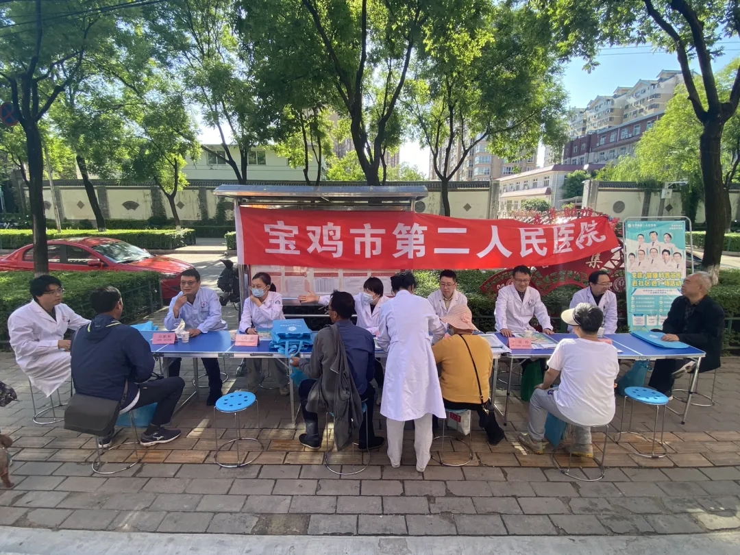 党建+优质老年健康服务43 | 健康科普宣传义诊进广场进社区：走进陈仓园社区(图1)